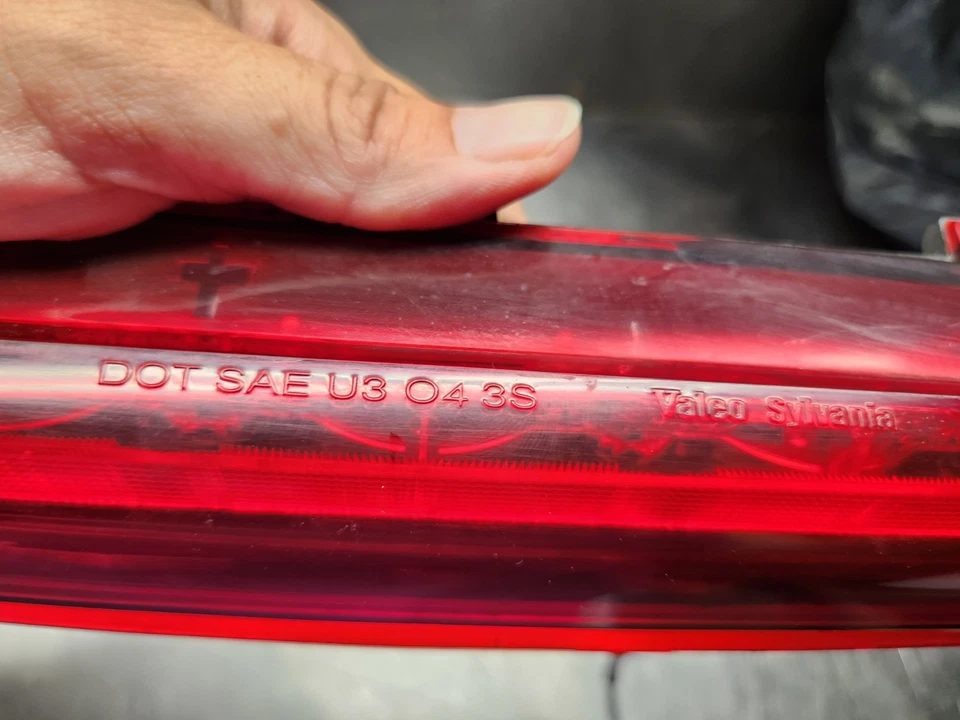 02-09 Chevy Trailblazer Envoy Conjunto de luz de lámpara de montaje alto trasera OEM 15201921 Foto 3 de 4