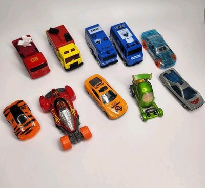 Diecast Lot of 10 Assorted Makes and Models Cars & Trucks