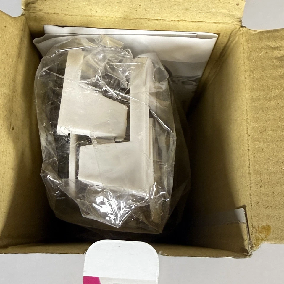 Gourmet Trends Easy Egg Cracker #50206 Gadget de cocina Herramienta separadora de huevos NUEVA caja Foto 4 de 4