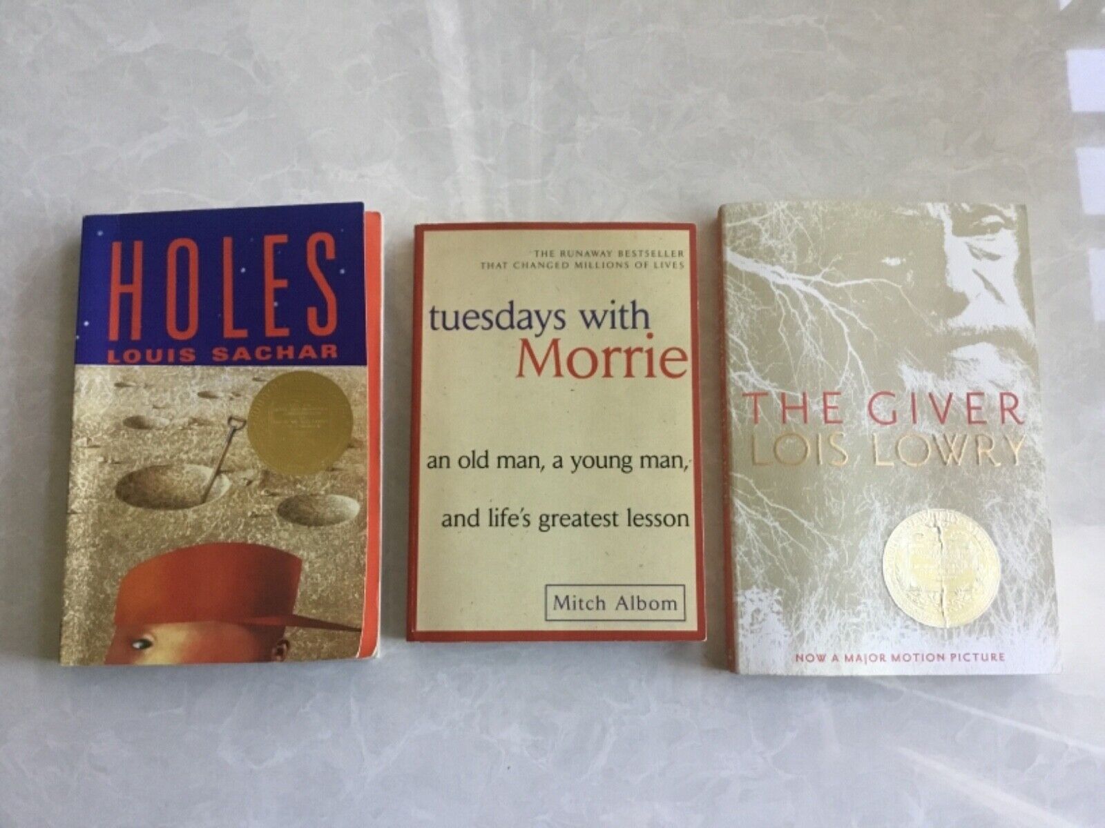 Tuesdays with Morrie : An Old Man, a Young Man, and Life's Greatest Lesson  book by Mitch Albom: 9780751529814