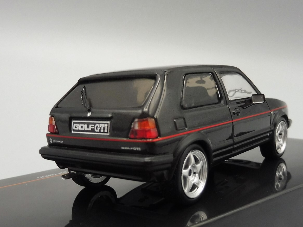新品未使用　Volkswagen Golf II GTI 1:18 ダイキャスト 1989 Volkswagen Golf GTI Match Black Metallic 1/18 Diecast Model