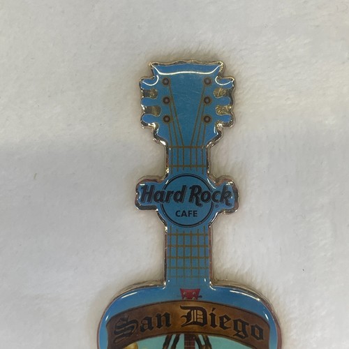 Hard Rock Cafe Classic Acoustic Guitar San Diego Magnetic Bottle Opener - Picture 3 of 3