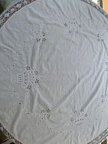 Vtg Crochet Lace Tablecloth White Cotton Round 48" Linen Center - Picture 2 of 3