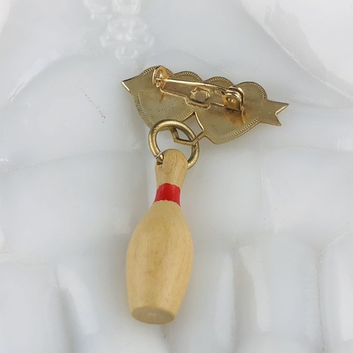 Vtg Sweetheart Brooch Wooden Carved Bowling Pin D&Z Rockabilly Arrow C Clasp - Picture 4 of 5