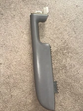 03-06 TAHOE SUBURBAN  DENALI DOOR PANEL ARMREST GRAB PULL HANDLE PASSENGER GRAY