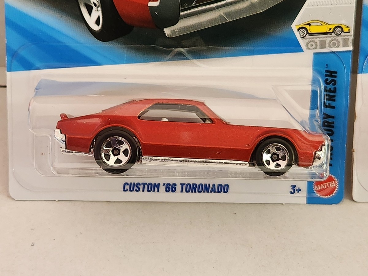 【大型・美品】リヤドロ／Sincerely／12422 Hot Wheels Custom 66 Toronado Lot Of 2 Factory Fresh E Case 1/64