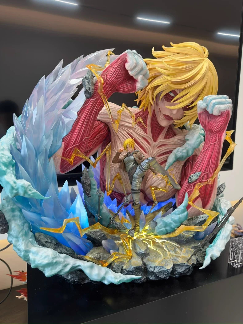 Freedom Studio Attack on Titan Annie Leonhart & Female Titan H50cm