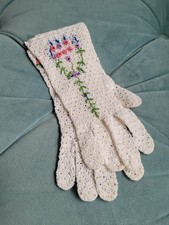 Vintage Women's Hand Made White Crochet Lace Gloves w Pink  Lavender Rosettes