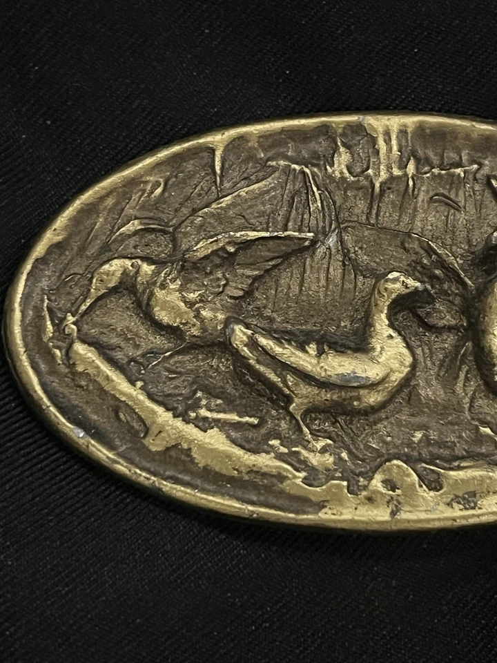 Hebilla de cinturón vintage de latón macizo para patos en estanque de los años 70 sin firmar Foto 3 de 4