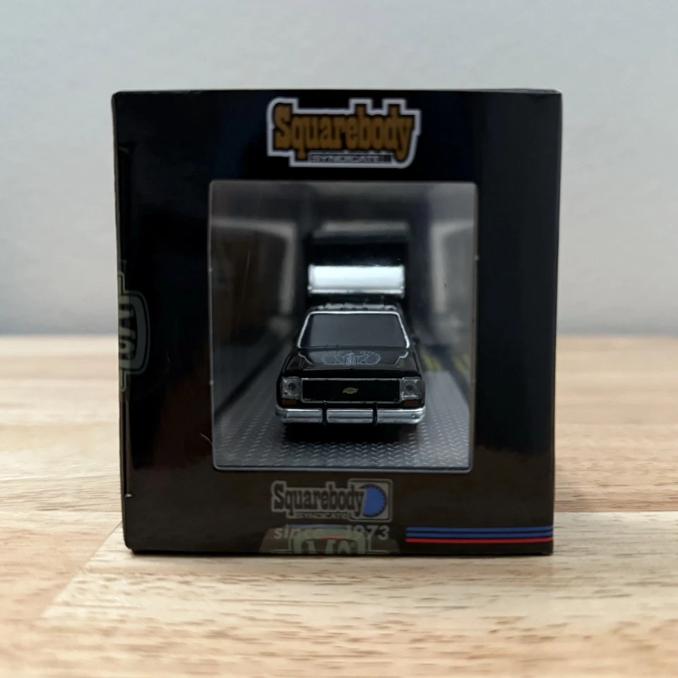 2025 M2 Machines 1973 Chevrolet Cheyenne Super SQUAREBODY SYNDICATE Auto Hauler - Image 4 of 4