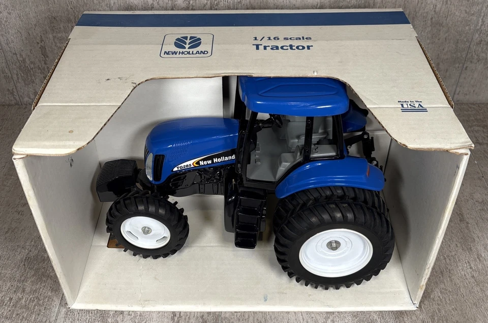 1/16 Scale Models New Holland TG285 Tractor DieCast W/ Duals - Image 2 of 4