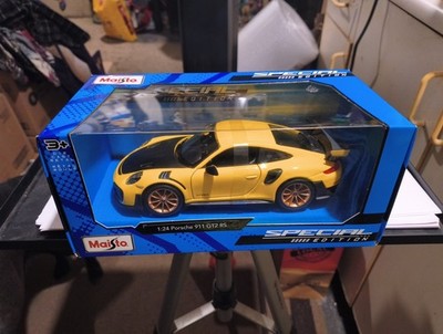 Maisto Yellow 2018 Porsche 911 Gt2 RS Diecast Car 31523 Toy Model