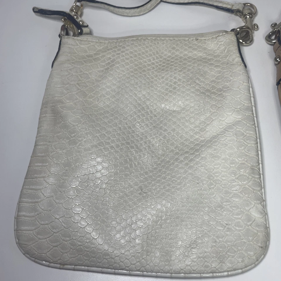 Lote de 2 Carteras GUESS - Bolso Bandolera Bolso Bandolera Estampado Piel Serpiente Blanco y Logo Negro Foto 4 de 4