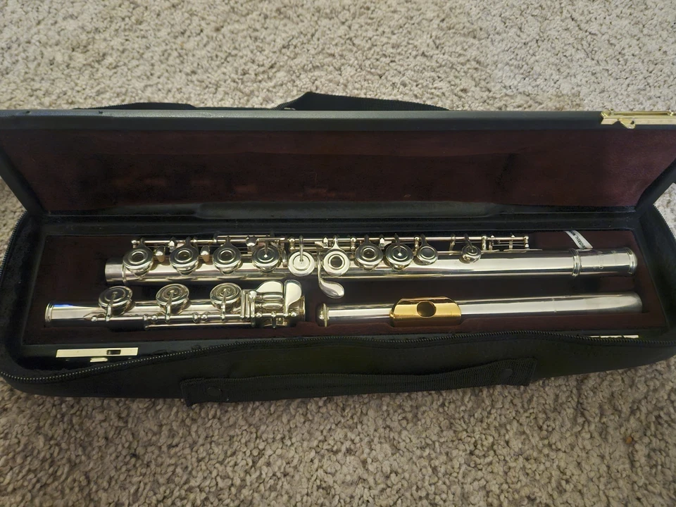 Flauta Yamaha Allegro YFL-372 con sintonizador/metrónomo Foto 2 de 4