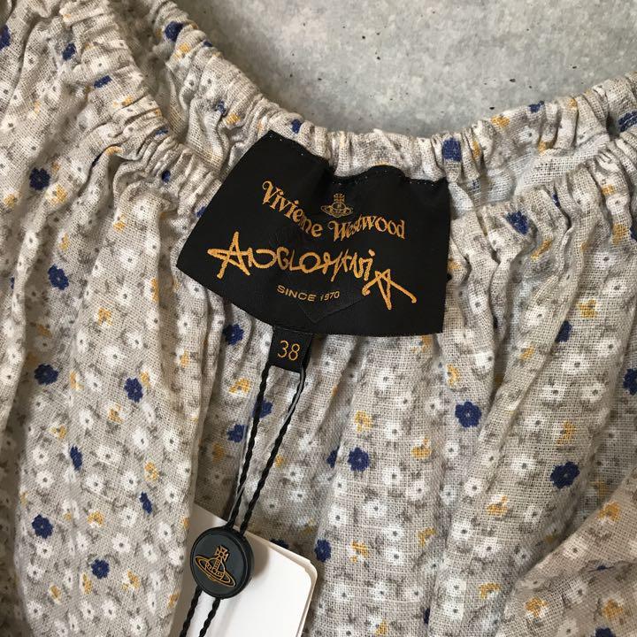 Vivienne Westwood
ヴィヴィアンウエストウッド
ロゴ ベレー帽 s-l1200.jpg