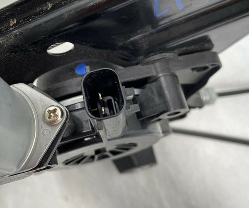 2016-2018 CHEVROLET CRUZE LEFT FRONT DOOR REGULATOR MOTOR  OEM 23269945 - Picture 5 of 6