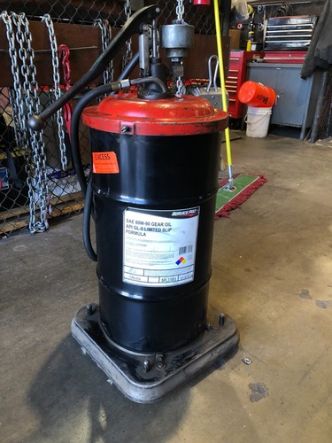 SAE 80W-90 Gear Oil API GL-5 LIMITED SLIP FORMULA & GEAR LUBRICANT DISPENSER