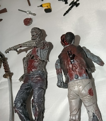 Original 2011 McFarlane Toys Serie 1 The Walking Dead Figuren x4 + Accs Konvolut - Bild 3 von 7