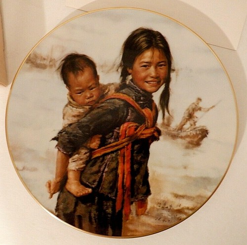 Collector Plate "Girl With Little Brother" by Kee Fung Ng fm Artist of the World - Picture 1 of 7