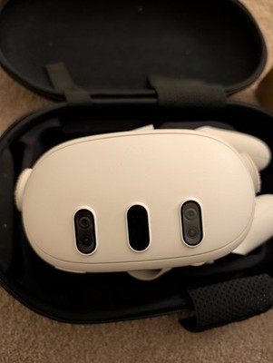 Meta Quest 3 512GB VR Headset w/ Controllers & Carrying Case ( with charger)