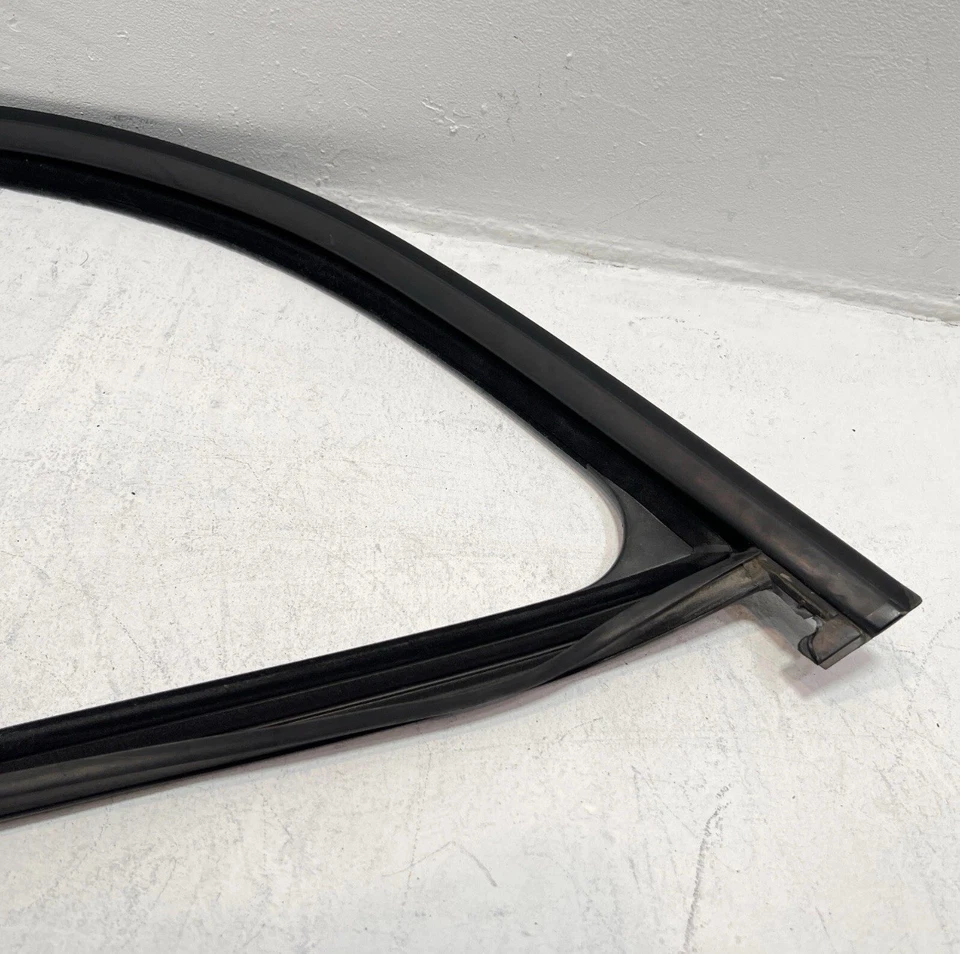 Mercedes Benz E350 W212 2010-2016 conductor delantero izquierdo ventana guía sello OEM Foto 3 de 4