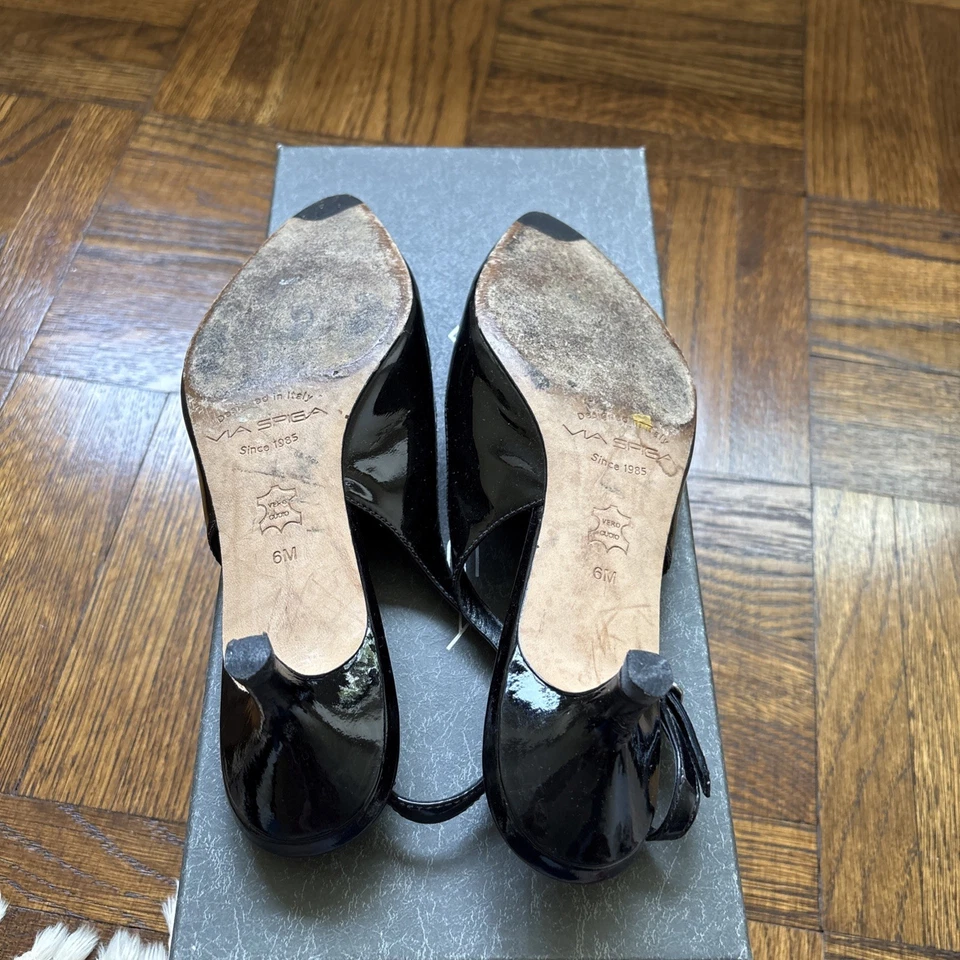Tacones Via Spiga de charol negro 6 Foto 4 de 4
