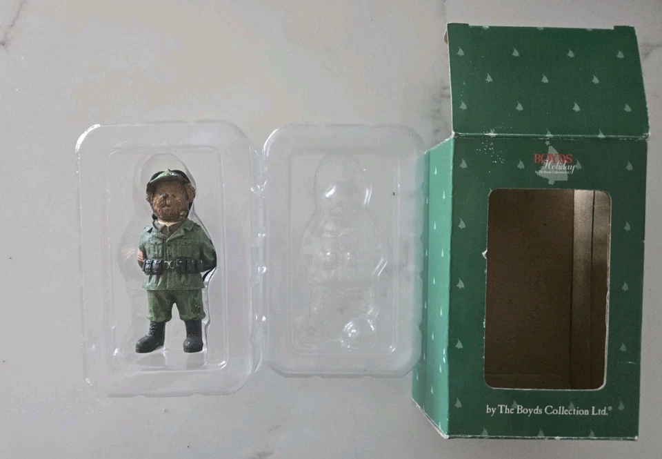 The Boyds Bear Collection enfeite de Natal estilo 257116 enfeite de exército caixa aberta - Imagem 3 de 3