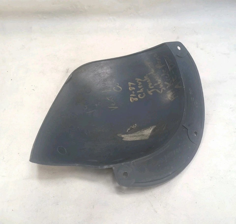 81-87 CHEVY GMC TRUCK Used RH Passenger Kick Panel Vacuum Actuator Cover 348744 - Image 3 of 4
