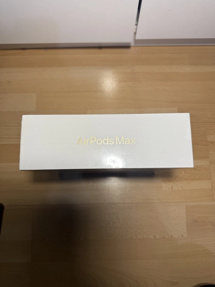 Apple Airpod Max Wireless Over Ear Noise Cancelling Headphones - Starlight - Image 3 of 3