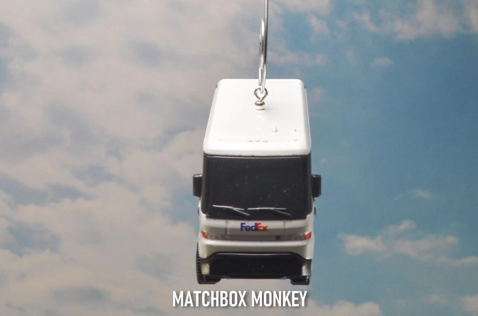 Camión de entrega GM Brightdrop ZEVO 600 eléctrico FedEx adorno de Navidad alimentado ex Foto 3 de 4