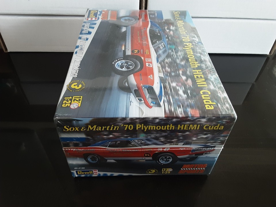 REVELL MOTOR SPORTS "SOX & MARTIN" 70 PLYMOUTH HEMI CUDA PRO STOCK