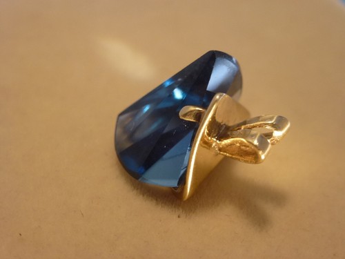 9k 9ct Solid Gold London Blue Topaz Pendant. 18.1mm, 4.43g - Picture 4 of 9