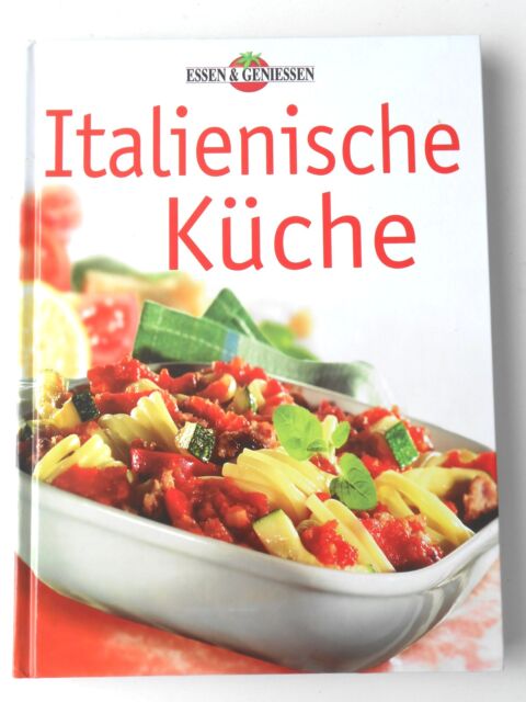 Italienische Küche und italienische Küche. Gemüse der italienischen Region,  Nudeln, Parmesan, Gorgonzola, Peperoni, Ciabatta, Kräuter und Wein Flasche  auf Schwarz konkreten Hintergrund. Kopieren Sie Platz. Ansicht von oben  Stockfotografie - Alamy