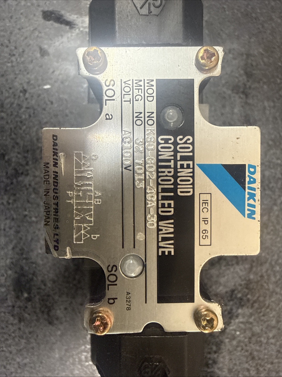 NEW Old Stock Daikin KSO-G02-4CA-30 Solenoid Controlled Valve
