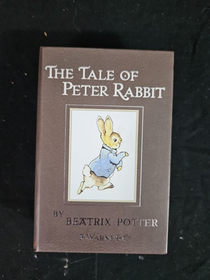 NEW Storybook Cosmetics The Tales Of Peter Rabbit Book Eyeshadow & Lipstick Set