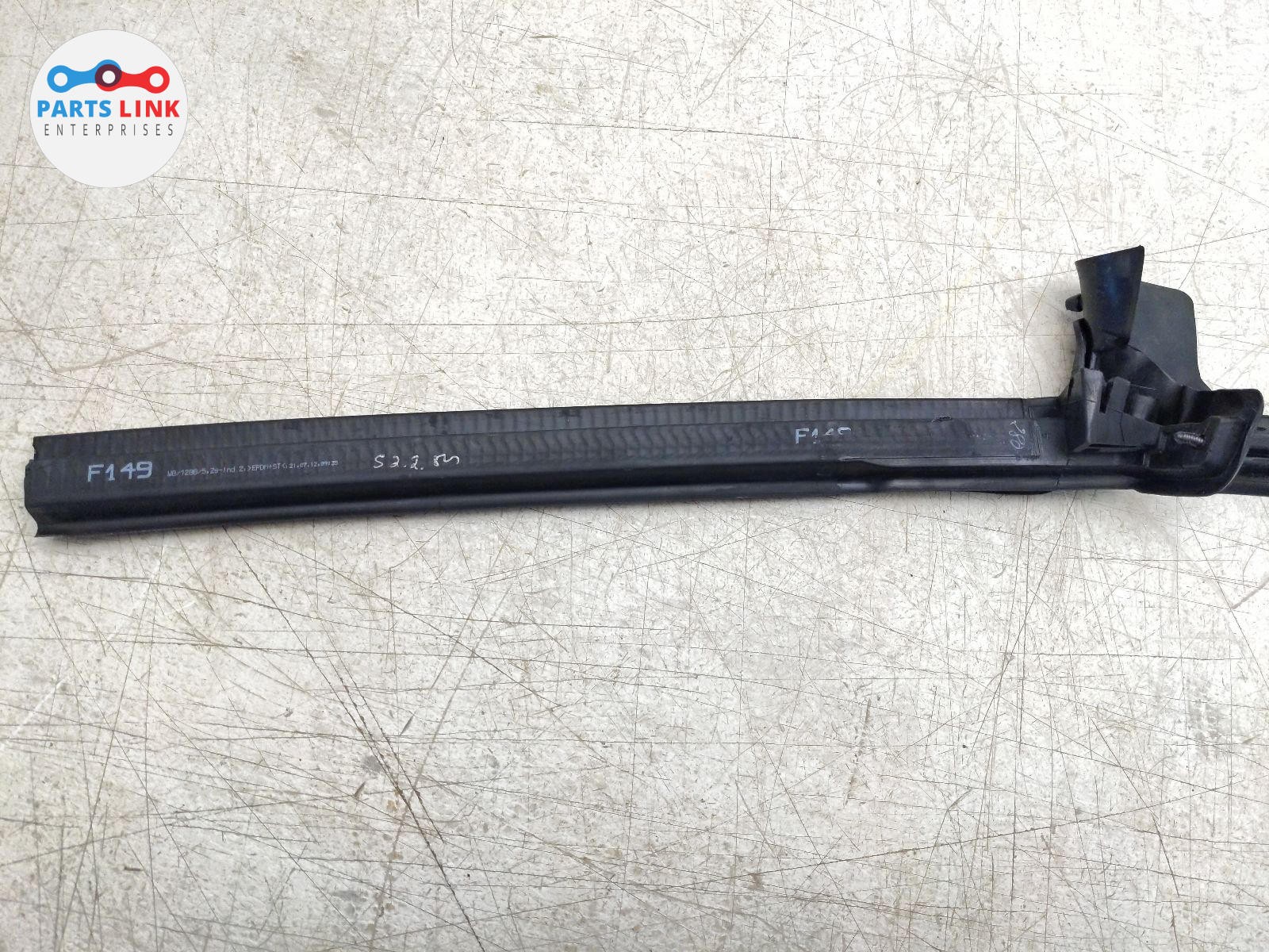 08-14 FERRARI CALIFORNIA REAR RIGHT TRIM BELT GLASS MOLDING QUARTER GASKET F149