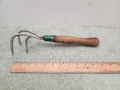 Vintage Green Thumb Red Hawk Cultivator Garden Claw Tool 11'' RH 54