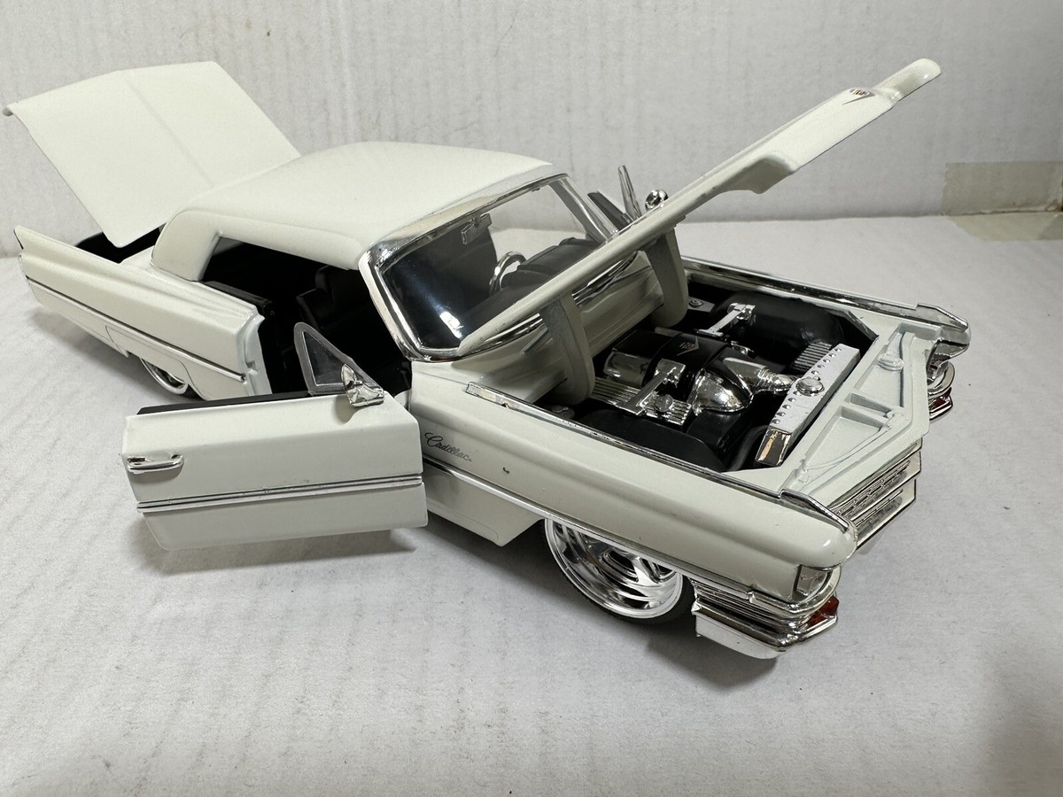 JADA BIGTIME BTK 1963 CADILLAC WHITE 1:24 DIECAST MODEL CAR