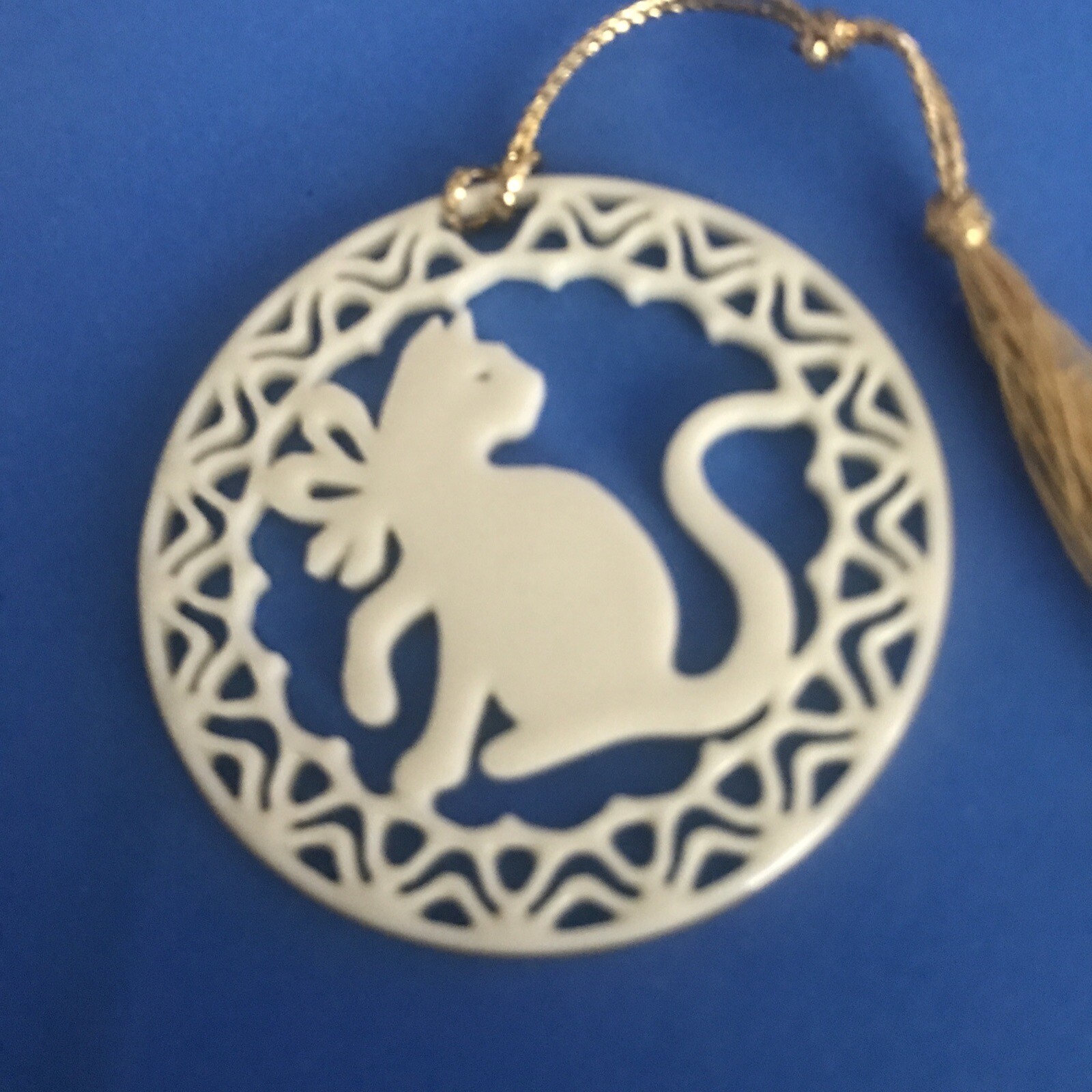 Lenox Yuletide Series Ornament Cat Pierced White Cream Christmas Gold Trim Box