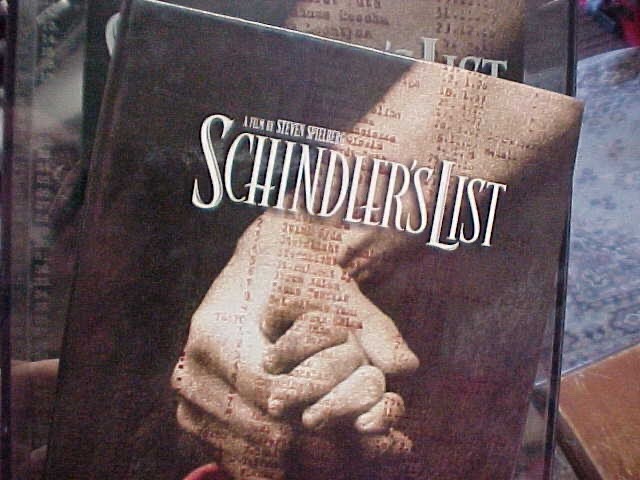 Schindlers List (DVD, 2004 Collector Gift Box) Does NOT have the little girl pic