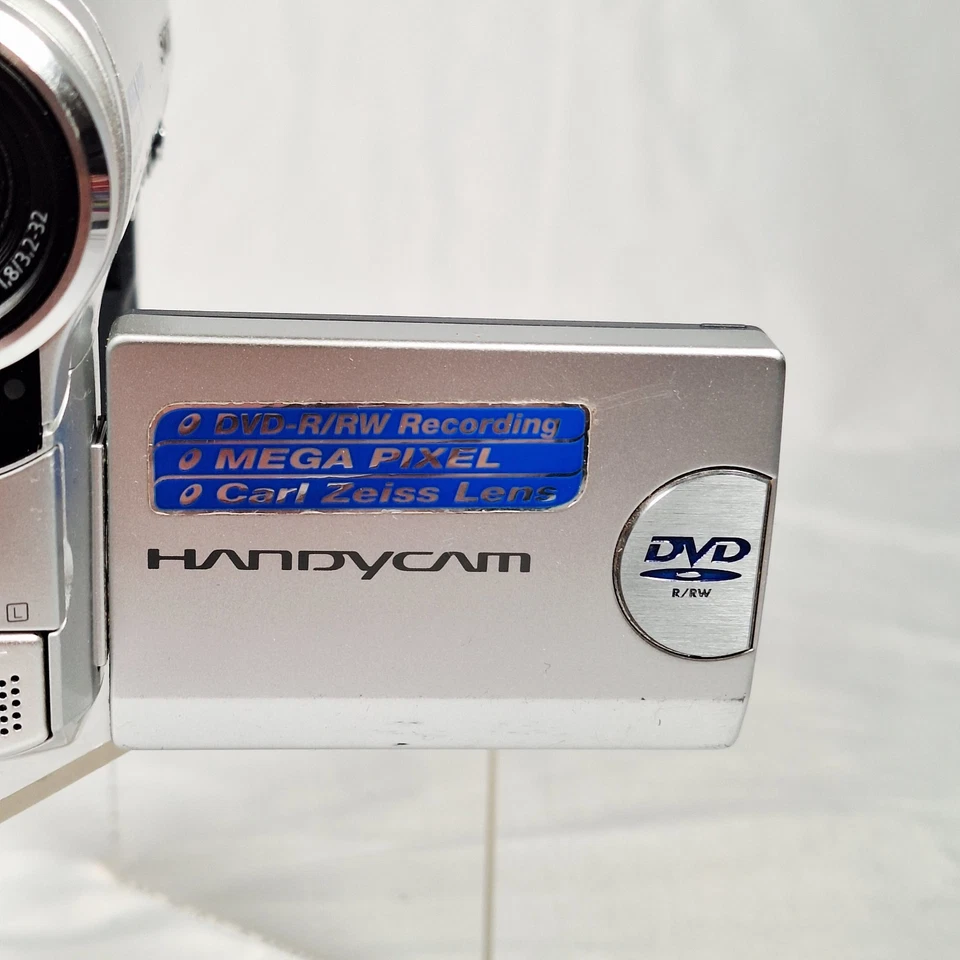 Sony Handycam DCR-DVD201E PAL Handheld DVD Camcorder Silver 120x Digital Tested - Image 4 of 4