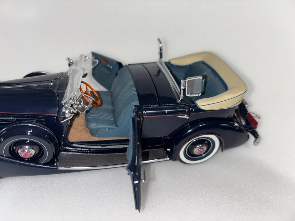 Danbury Mint 1936 Packard Twelve Sport Phaeton scale 1:24 INV# 3048 - Image 2 of 4