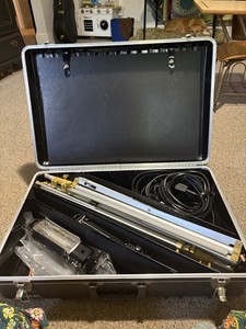 VINTAGE Lowel Tota/Omni Lighting kit  2 Lights, 3  Stands, 2 Tota-brellas, Etc.