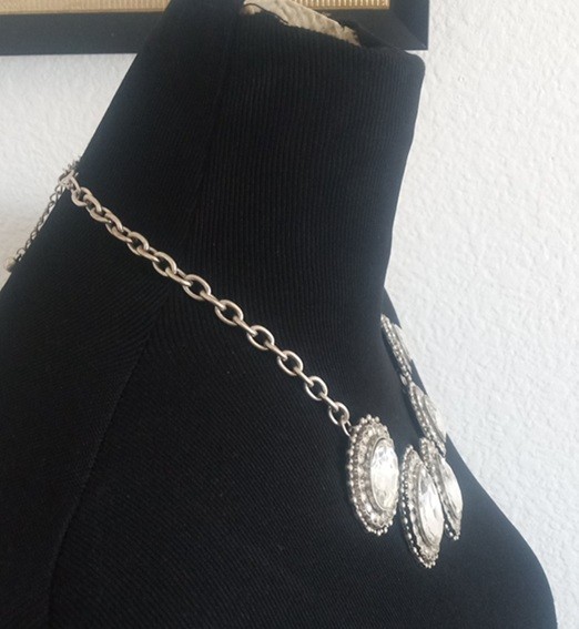 Adjustable Rhinestone and Glass Statement Necklac… - image 2