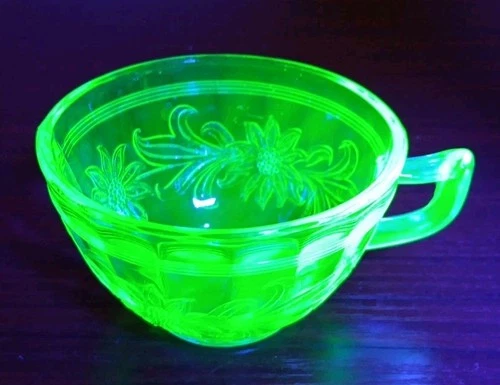 Jeanette Glass Depression Glass Teacup Green Uranium Floral Poinsettia