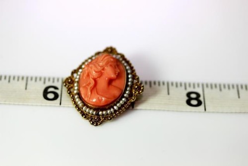 1918 Colgante Pin Cameo Coral Naranja Estilo Etrusco Oro Amarillo 14K - Imagen 7 de 7