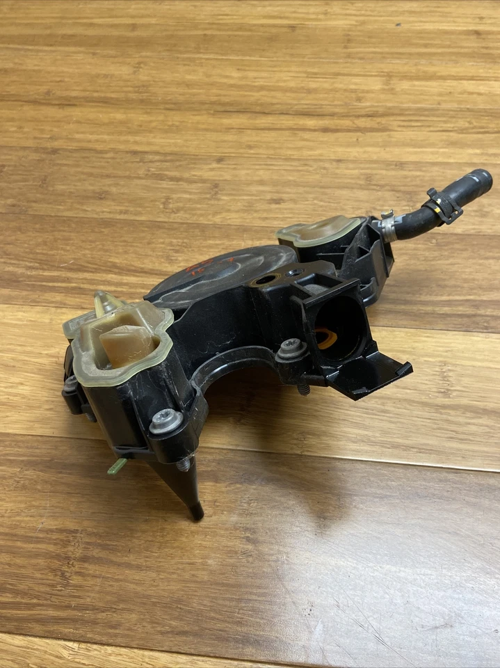 Audi A5 2018-2021 cárter válvula de ventilación PCV conjunto separador de aceite pieza OEM Foto 2 de 4