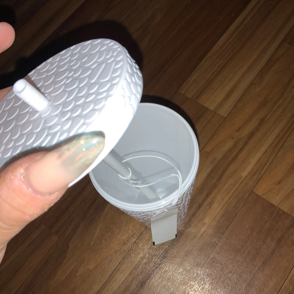 Pacote com 2 copos Mainstays preto e branco 26 oz. - Imagem 3 de 4