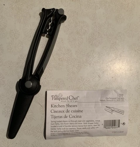 Pampered Chef Kitchen Shears #1077 With Blade Cover RETIRED
