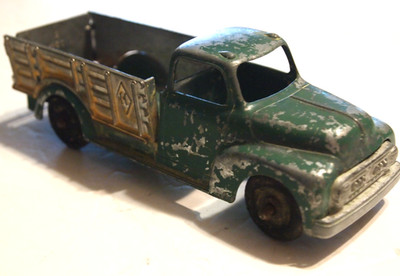 Vintage 50's Hubley Kiddie Toy # 452 Green Stake Farm Truck with tailgate